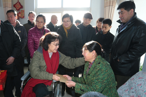 ͼΪ������ϯ��ƫ�Ŵ�����ο��ƶ���м��˺����ǵ�����