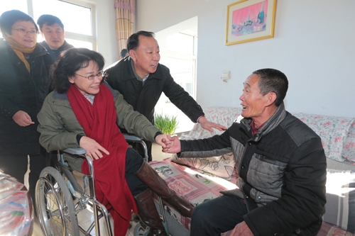 ͼΪ������ϯ����ƫ�Ŵ�ƶ���м����ռ���